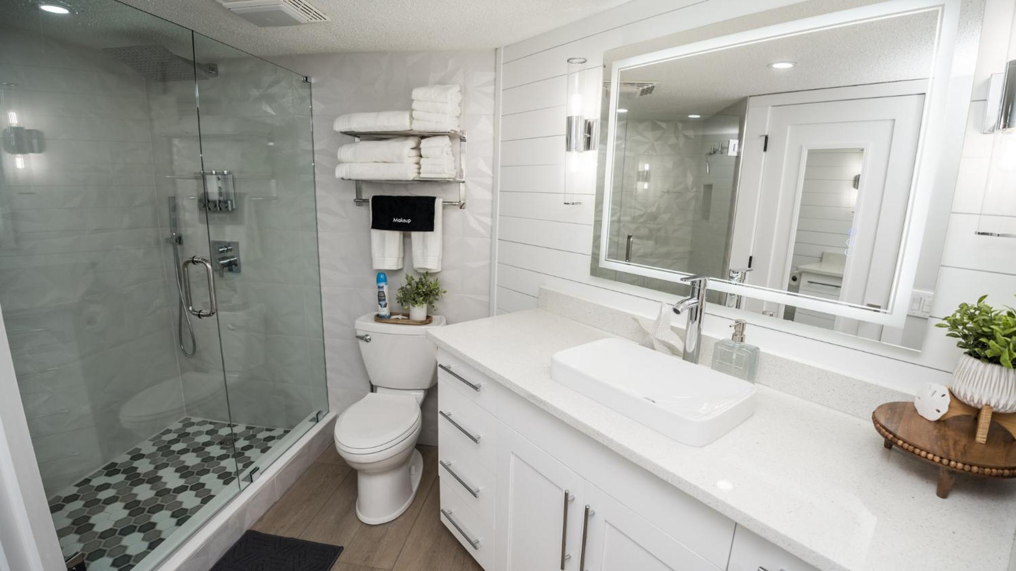 New Rental - 3Br 3Ba Corner Beachfront - 2024 Remodel - 3 Pools, Tiki Hut, Gym, Tennis Panama City Beach Eksteriør billede