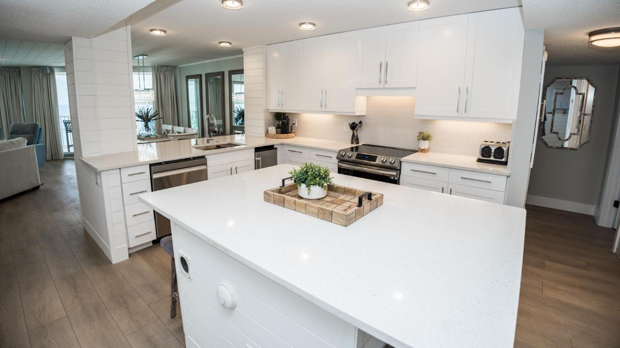 New Rental - 3Br 3Ba Corner Beachfront - 2024 Remodel - 3 Pools, Tiki Hut, Gym, Tennis Panama City Beach Eksteriør billede