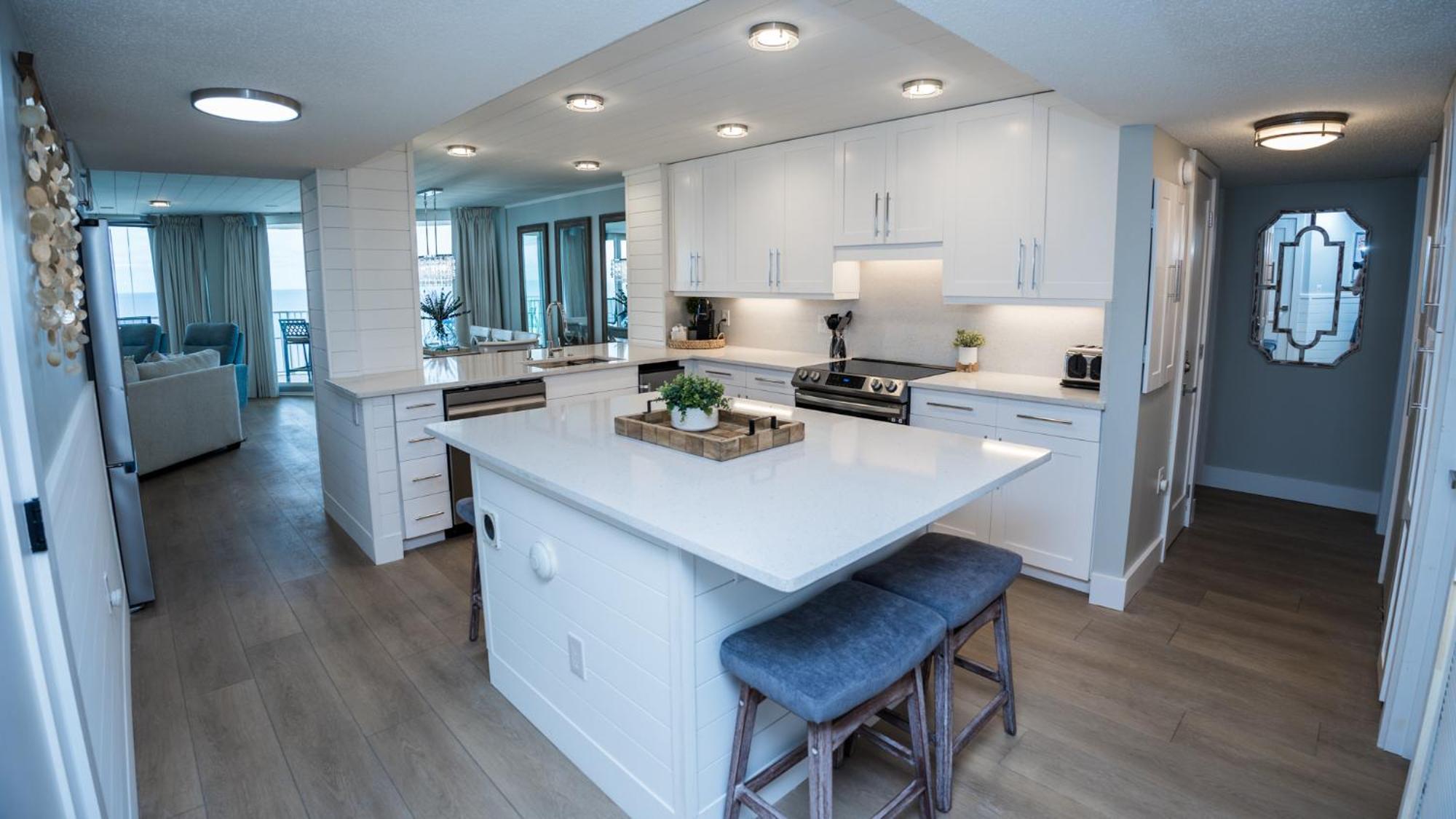 New Rental - 3Br 3Ba Corner Beachfront - 2024 Remodel - 3 Pools, Tiki Hut, Gym, Tennis Panama City Beach Eksteriør billede