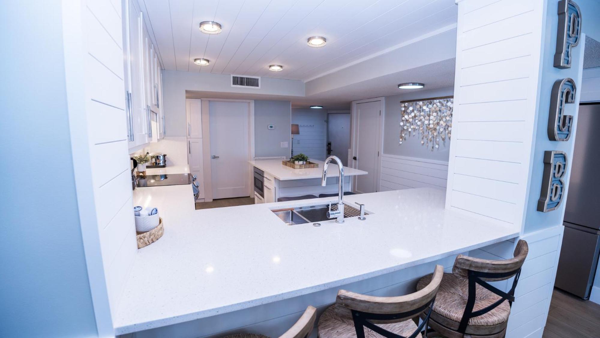 New Rental - 3Br 3Ba Corner Beachfront - 2024 Remodel - 3 Pools, Tiki Hut, Gym, Tennis Panama City Beach Eksteriør billede