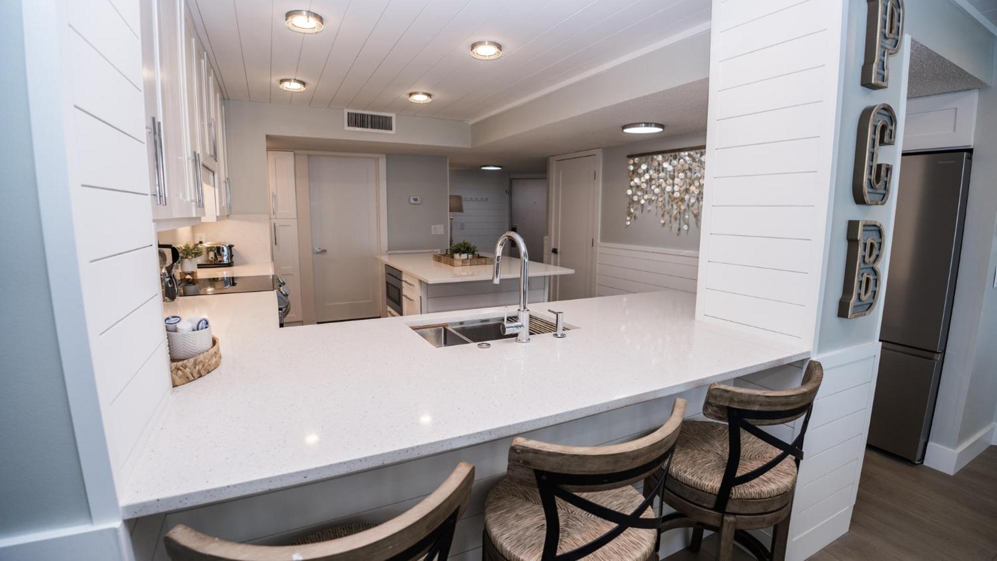 New Rental - 3Br 3Ba Corner Beachfront - 2024 Remodel - 3 Pools, Tiki Hut, Gym, Tennis Panama City Beach Eksteriør billede