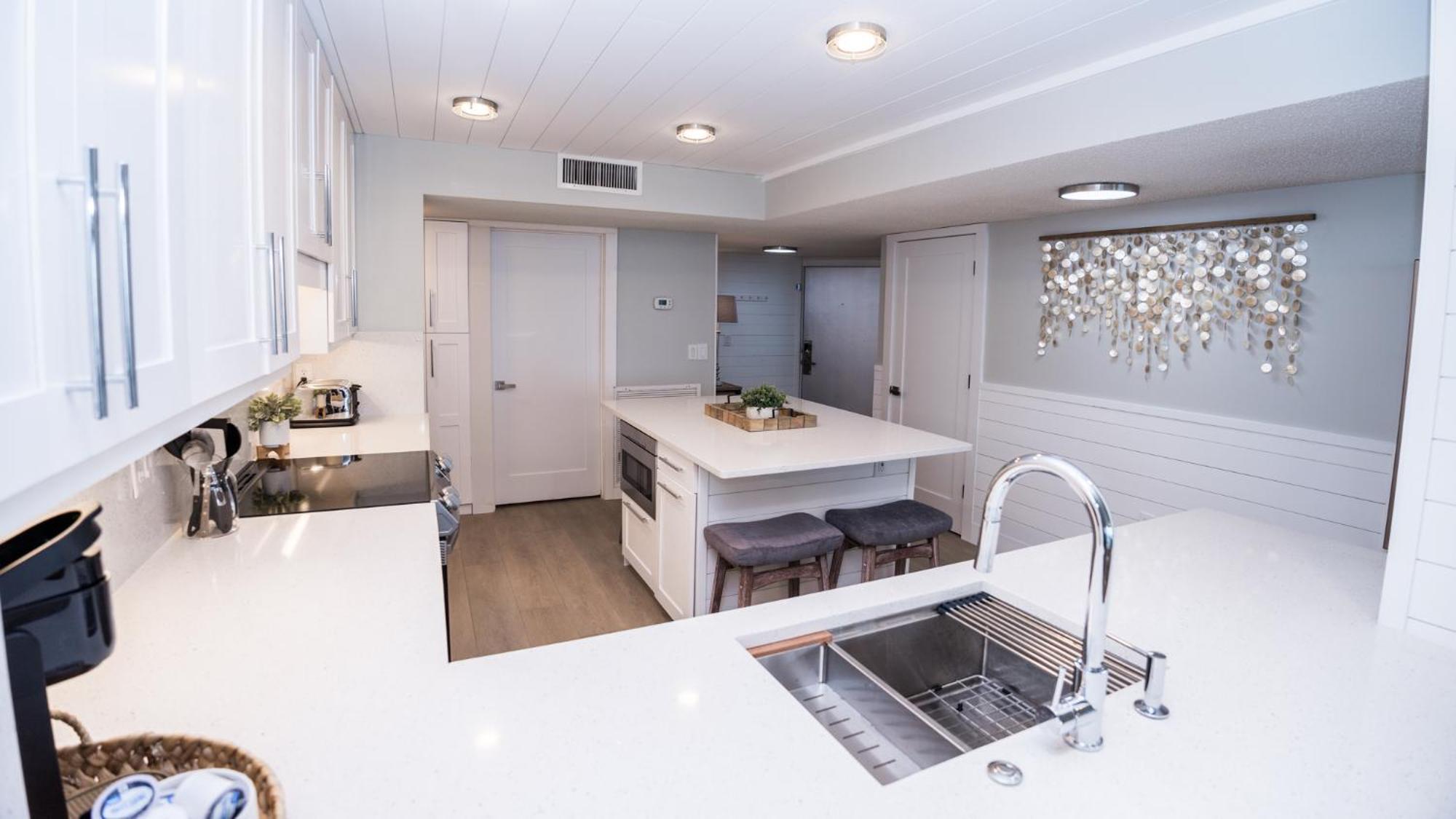 New Rental - 3Br 3Ba Corner Beachfront - 2024 Remodel - 3 Pools, Tiki Hut, Gym, Tennis Panama City Beach Eksteriør billede